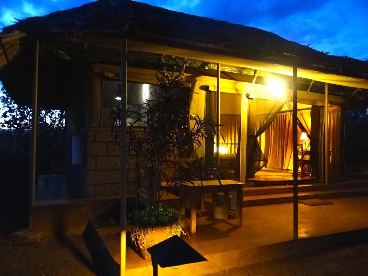 Hotel Ikweta Safari Camp Maua Exterior foto