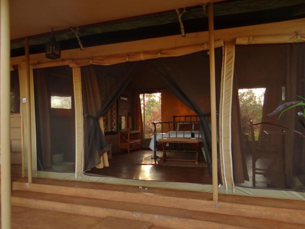 Hotel Ikweta Safari Camp Maua Exterior foto